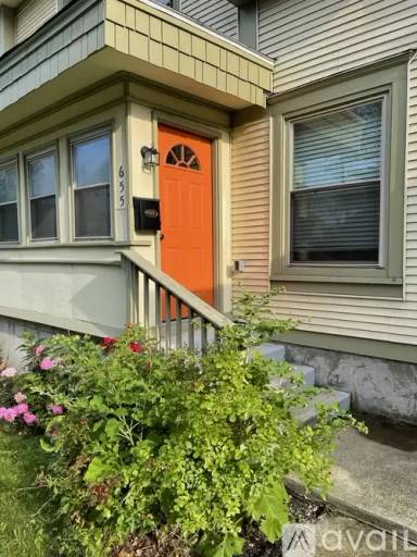 Main picture of 2065 Broadway St