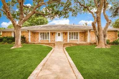 Main picture of 1346 Thunderbrook Dr
