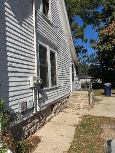 Main picture of 803 1/2 Benton Ave