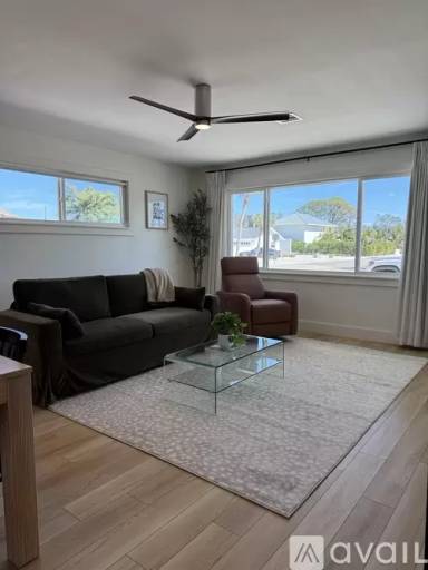 Main picture of 906 Harbor Dr S