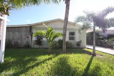 Main picture of 107 SW 2nd Ave & 215 S Seacrest Blvd Duplex