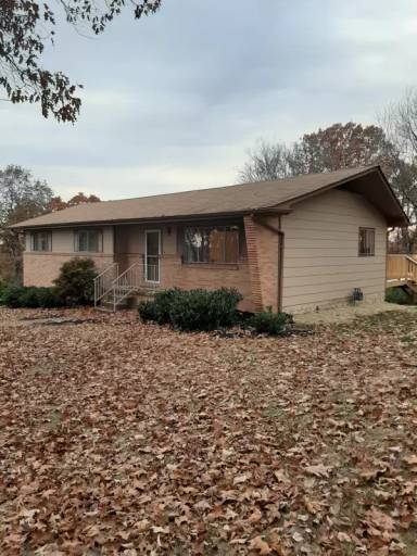 Main picture of 4523 Cloverdale Loop