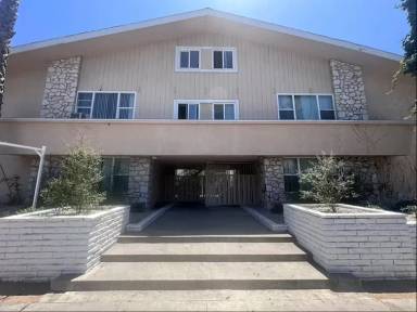 Main picture of 5350 Russell Ave