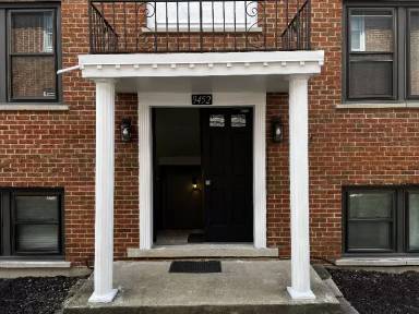 Main picture of 9452 Glenlake Ave