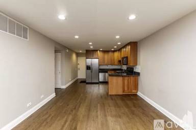 Main picture of 2036 N Larrabee St