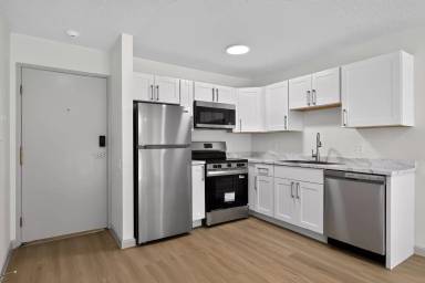 Main picture of 5711 S 152nd St
