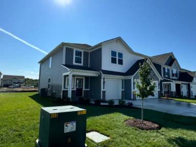 Main picture of 5823 Fire Opal Way