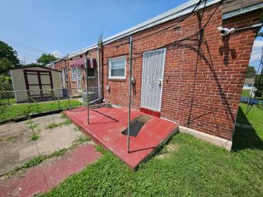 Main picture of 1032 Orange Ave