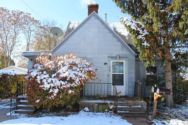 Main picture of 806 E Carpenter St