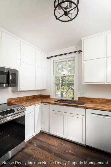 Main picture of 208 Metcalf St
