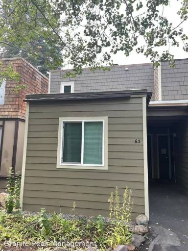 Main picture of 3115 N Lake Blvd