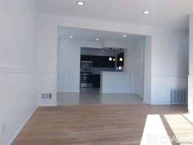 Main picture of 581 E Bennett Ave