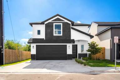 Main picture of 2701 Harmony St
