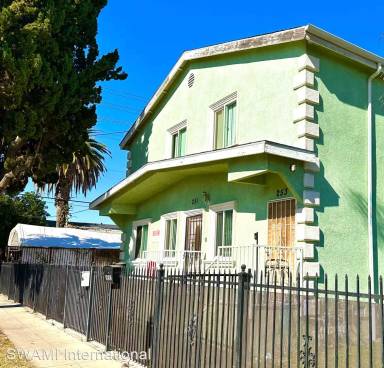 Main picture of 253 E 94th St