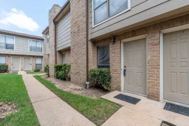 Main picture of 2120 Wilcrest Dr