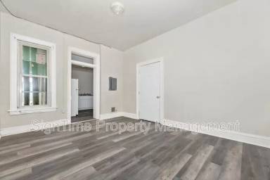 Main picture of 220 Summit Ave