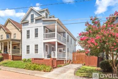 Main picture of 132 Crumley St SE