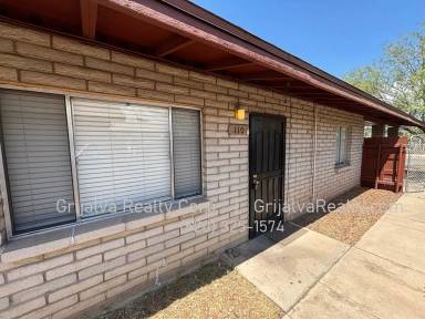 Main picture of 110 E Elm St