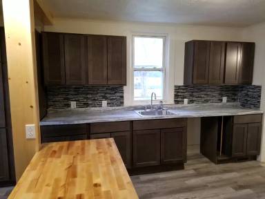 Main picture of 212 W Jackson St