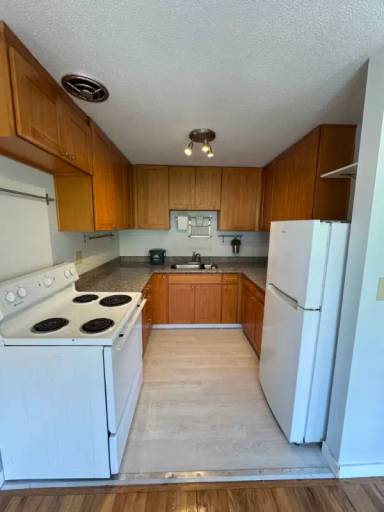 Main picture of 1451 E Republican St