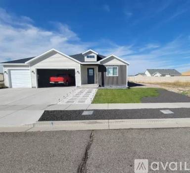 Main picture of 326 Wright Way
