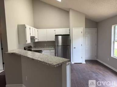 Main picture of 2400 Glenmore Ct SW