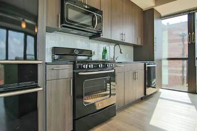 Main picture of 211 W Goethe St