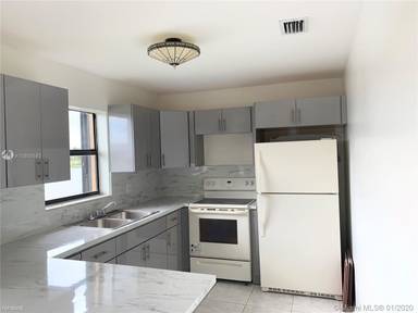 Main picture of 6878 NW 173rd Dr