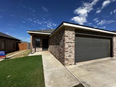 Main picture of 5536 Lehigh St