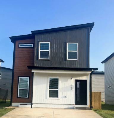 Main picture of 960 E Centerton Blvd