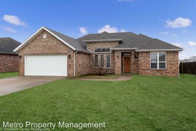 Main picture of 604 SW Wallstone Rd