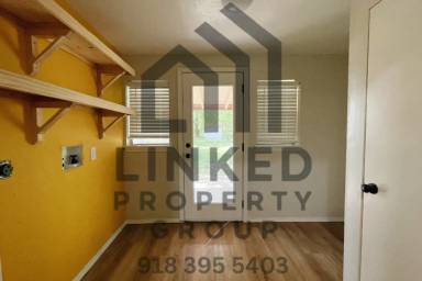 Main picture of 614 N 10th St