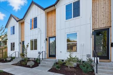 Main picture of 330 NE 58th Ave