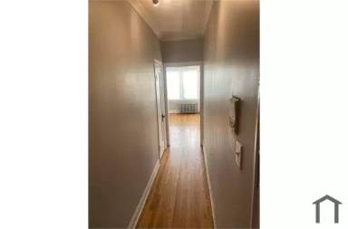 Main picture of 2046 E 75th St