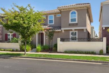 Main picture of 2203 Village Green Dr