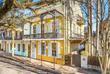 Main picture of 611 Esplanade Ave