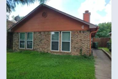 Main picture of 604 Lost Springs Ct