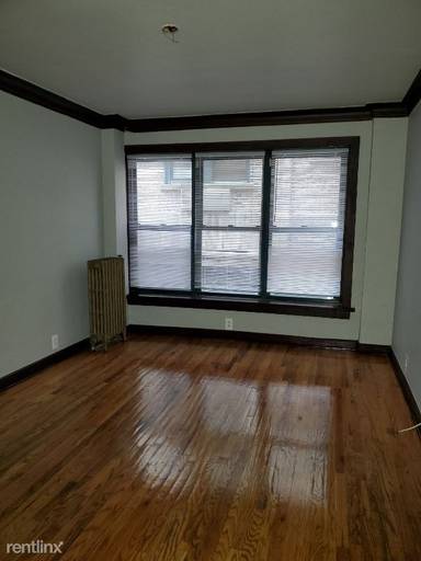 Main picture of 846 W Montrose Ave