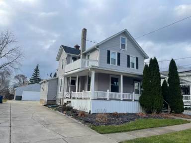 Main picture of 60 Maple St