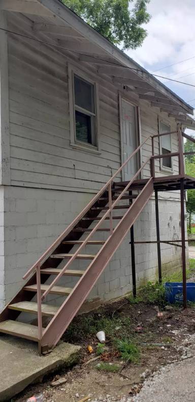 Main picture of 829 1/2 E 7th St