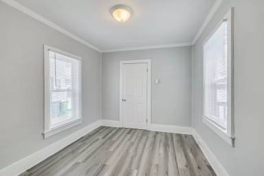 Main picture of 33 S Butler St