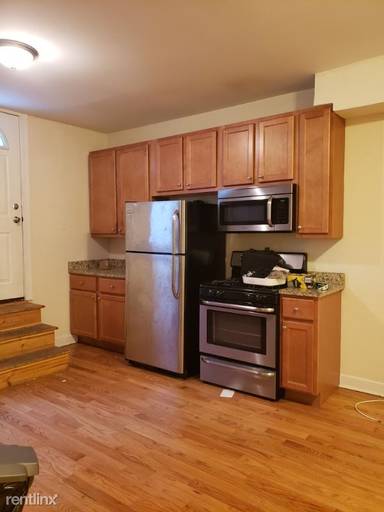 Main picture of 3248 W Wellington Ave