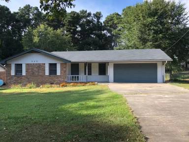 Main picture of 383 Red Oak Ln