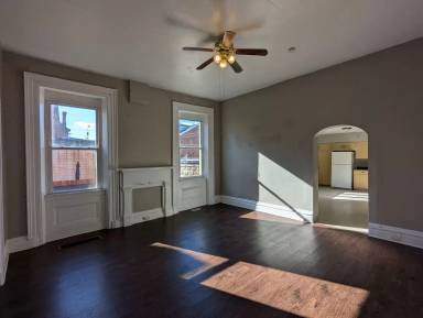 Main picture of 1524 Lowrie St