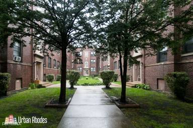 Main picture of 1359 W Touhy Ave
