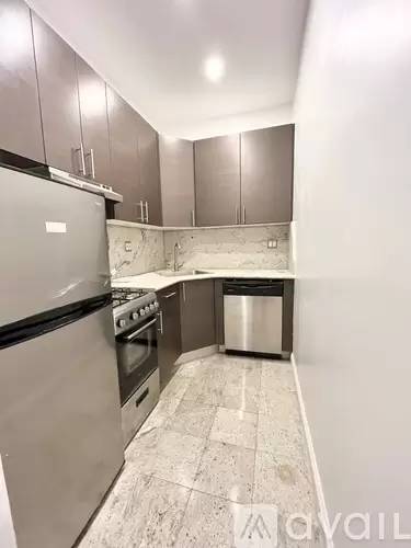 Main picture of 425 E 80th St