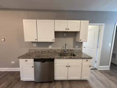 Main picture of 1350 E 70th St