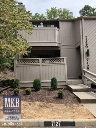 Main picture of 7127 Pine Ct