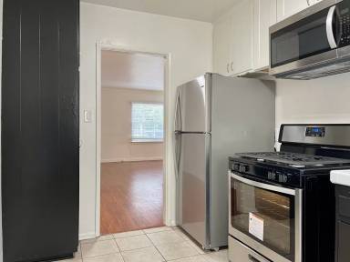 Main picture of 1321 E Wilson Ave