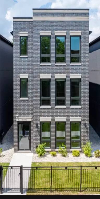 Main picture of 5006 S Prairie Ave